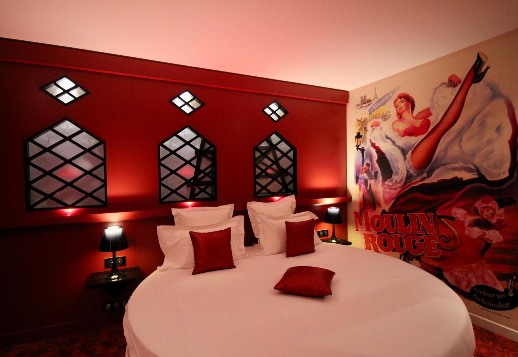 Double Room Moulin Rouge Jacuzzi round bed