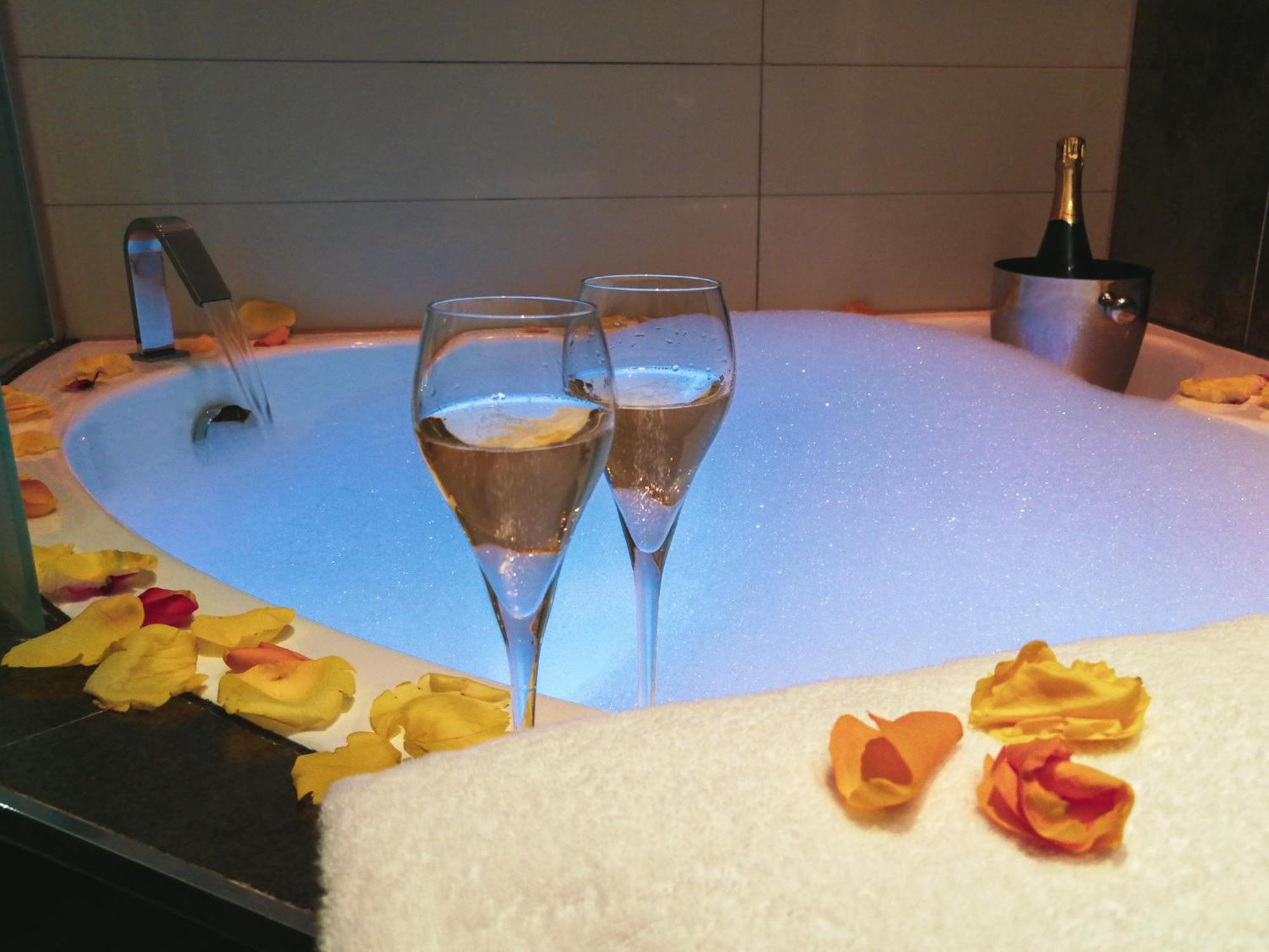 Double Room Opéra Garnier Jacuzzi